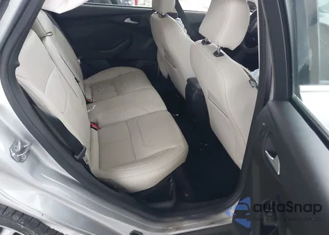 2017 Ford Focus Titanium z USA, uszkodzony, nr VIN 1FADP3J23HL291611